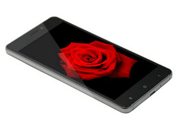 Kavisli ekran WKV700 x 5 inç ekran Smartphones Mt6582 dört çekirdekli 8Mp fotoğraf makinesi