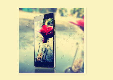 Kavisli ekran WKV700 x 5 inç ekran Smartphones Mt6582 dört çekirdekli 8Mp fotoğraf makinesi